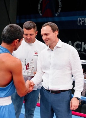 Хрустальный символ Фонда получил лучший боксер чемпионата ЮФО по боксу
